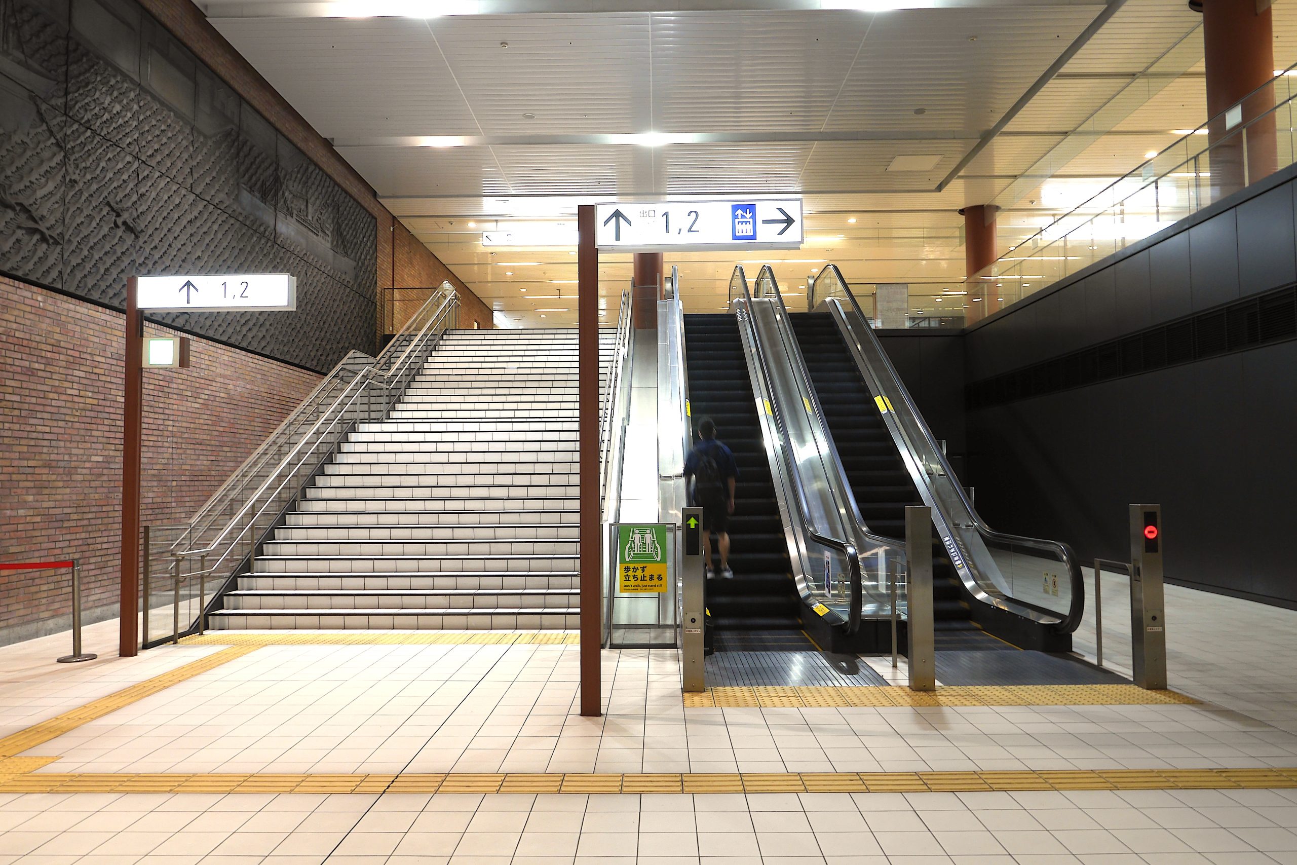 みなとみらい線<br>馬車道駅サインのイメージ画像